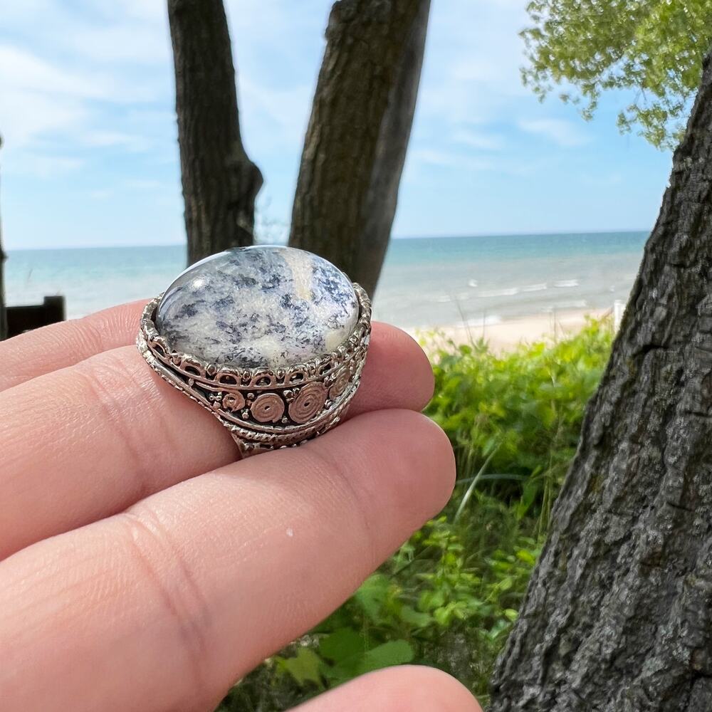 Silver tone boho statement cocktail ring blue iridescent resin stone Size 7 3/4
